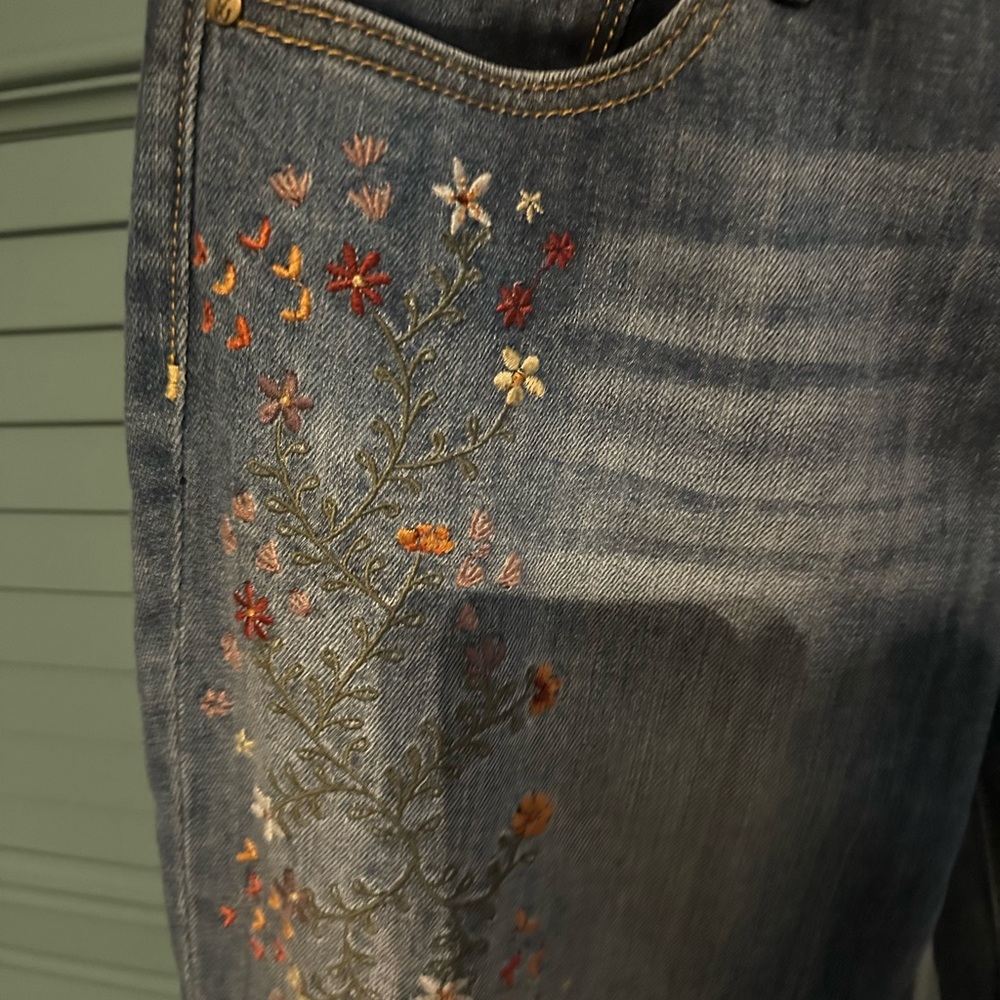 DRIFTWOOD Floral Embroidered Blue Flare Jeans Women’s size 31. Classic fit. - Picture 3 of 14